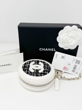 Chanel Tweed Quilted Round Filigree Pouch With Chain White Black